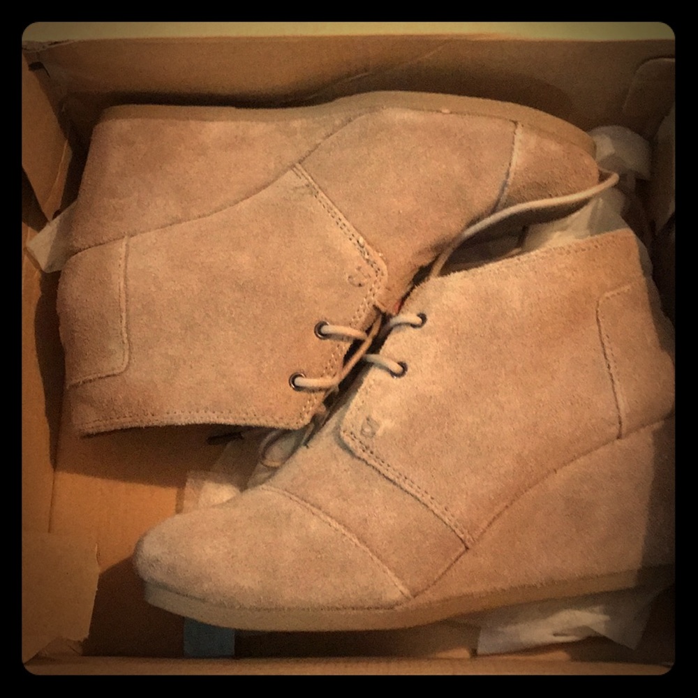 Toms Desert Wedge (taupe suede)